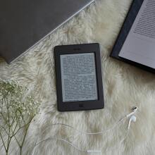 Kindle r-reader on blanket