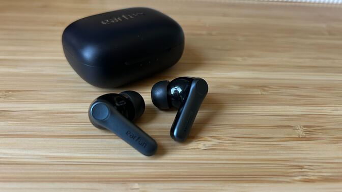 black earfun earbuds
