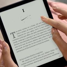 A person using a Kindle 